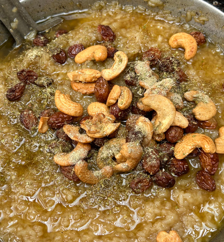 Chakkarai Pongal recipe - ghee pongal recipe - South Indian jaggery kichdi recipe - Pongal recipes - Sankranti recipes - festive recipes - southindian - www.girijapaati.com