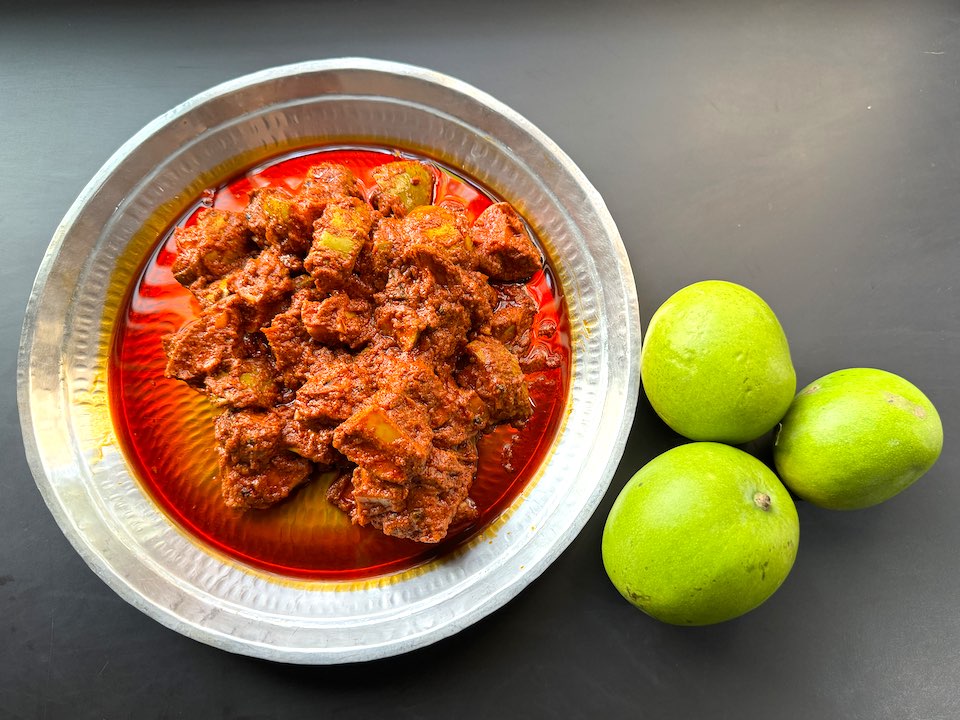 Avakkai Pickle (Raw Mango)