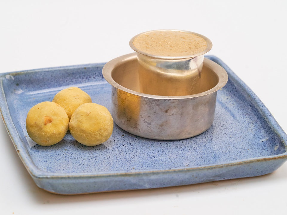 Paasi Paruppu Laddu (Moong Dhal Laddu)