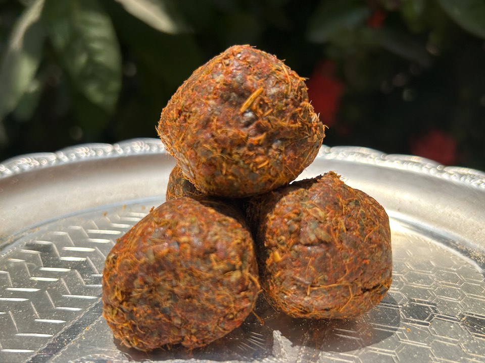 Vepillai Katti (Citron Leaves Dry Pickle)