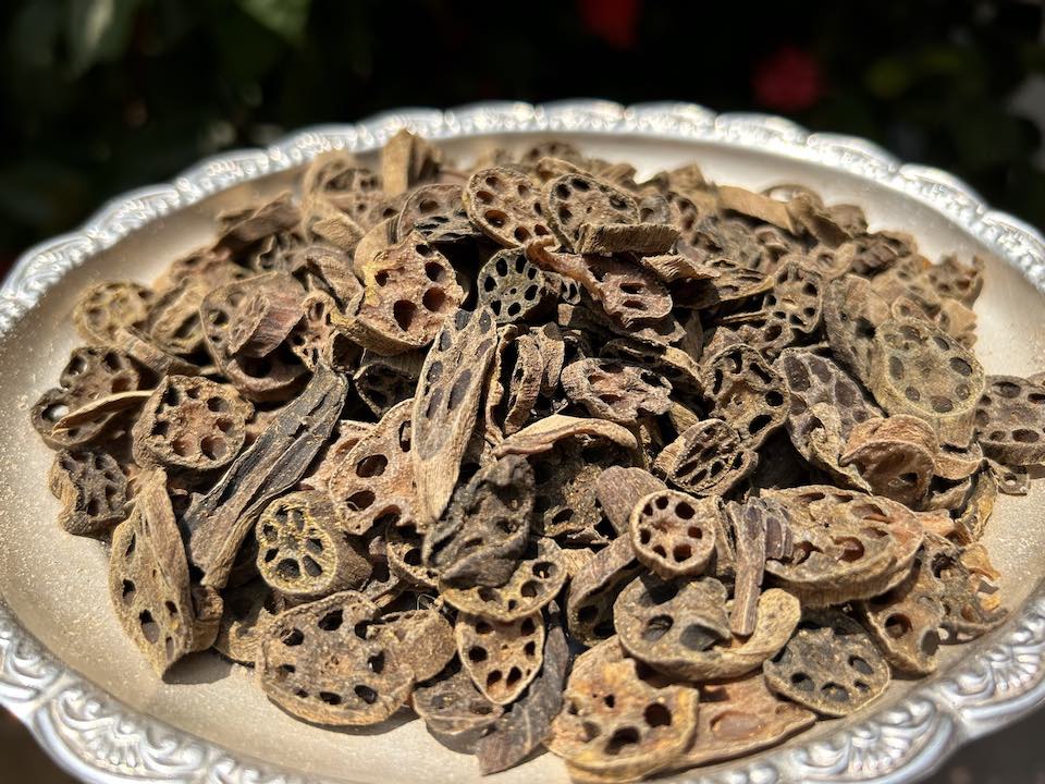 Thamarai Kizhangu Vathal (Sun-Dried Lotus Stem)