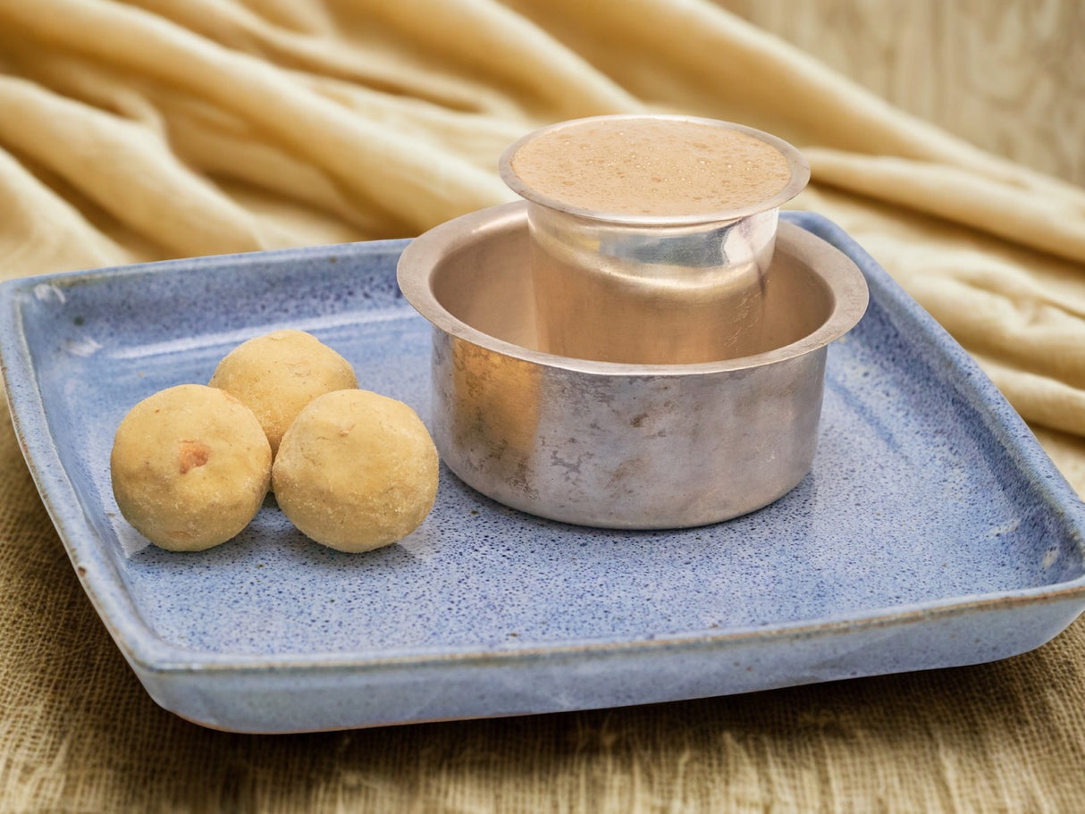 Paasi Paruppu Laddu (Moong Dhal Laddu)