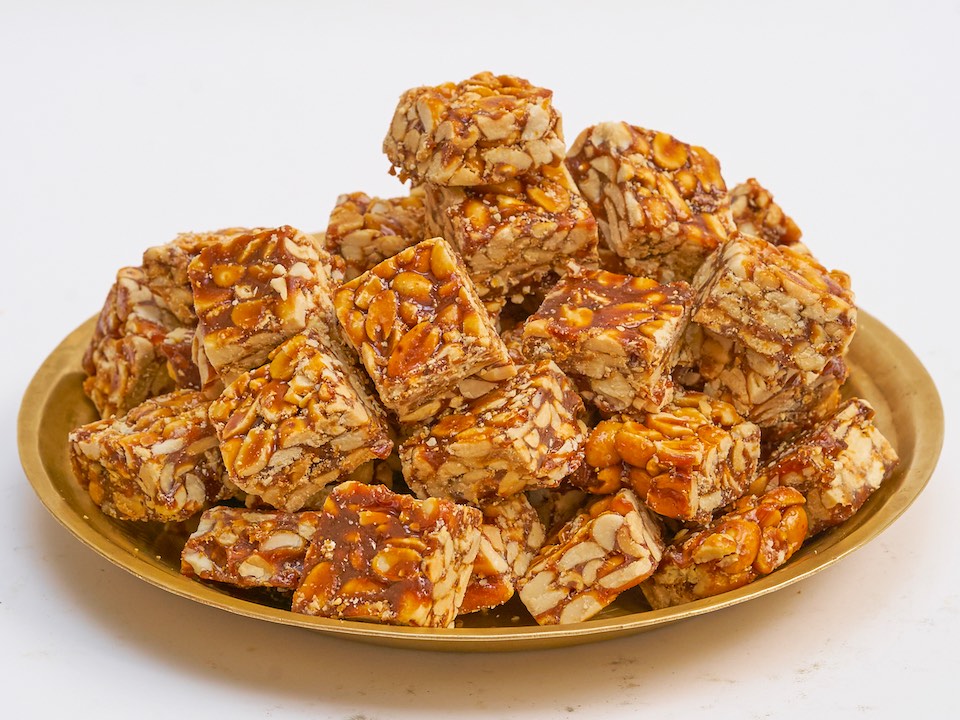 Verkadalai Burfi (Peanut Chikki)